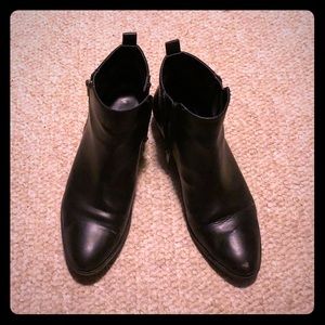 Black Chaps ankle booties sz 9.5